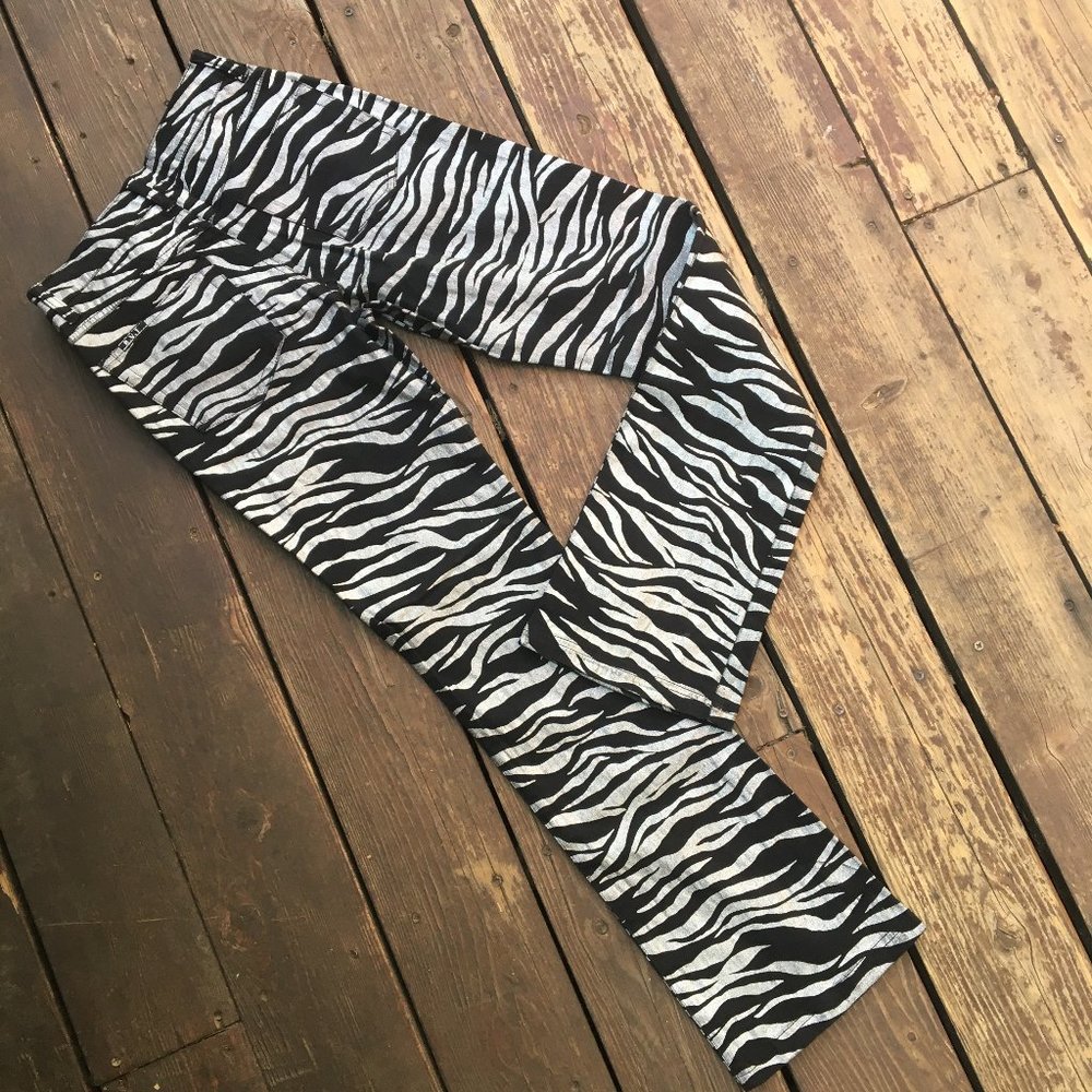 R.V.T Animal Print Stretchy Wax Jeans NWT 7/8 - Picture 2 of 6